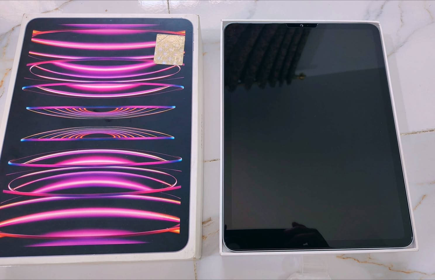 للبيع فقط (بدون مراوس)
آيباد برو 11 إنش - iPad Pro 11
​المعالج: M2 (أداء فائق).
​الذاكرة: 128 جيجابايت.
كله نورمل لامفتوح ولا داخل تصليح🌹
​صحة البطارية: 94%.
​الحالة: الجهاز نظيف جداً وخالٍ من الخدوش، (ملاحظة: توجد ذرات غبار بسيطة في الكاميرا الأمامية).
​الملحقات: كامل بملحقاته (الباكيت، الشاحن الأصلي، الكيبل) + حافظة (كفر) جيلاتين.
​ملاحظة: البيع للجادين فقط، ولا أقبل بالمراوس.
السعر/730
رزقنا ورزقكم على الله، من يعجبه السعر حياكم الله، ومن لا يناسبه السعر فليمر بسلام، ربي يحفظ الجميع.🌹
​للتواصل والاستفسار (واتساب متوفر):
📞 ***********

