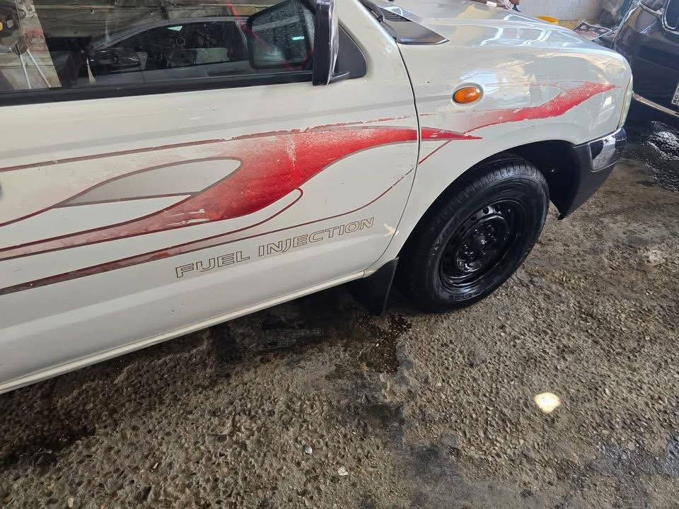 السلام عليكم بيكم للبيع سيارة ياباني اصلي موديل 2006 لا تبخير ولا تنقيص بيهه بس بارد شويه كلشي شغال السعر 89 وبيهه مجال قليل  رقم الهاتف ‭0770 534 6312‬
