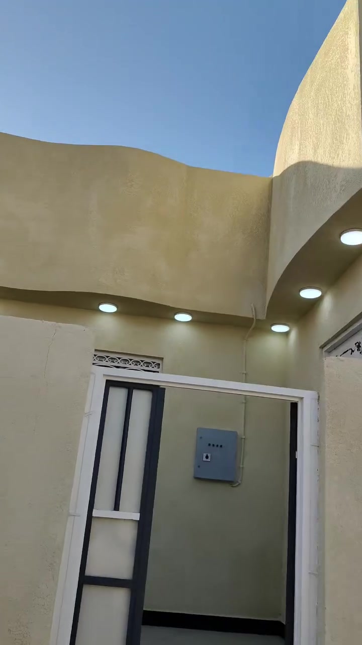 يتوفر لدينه بيت مساحه 150 الجزيره الفيروزيه مقابيل شارع 16 الستفسار ***********
