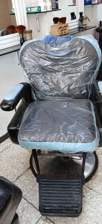 كرسي حلاقه شبح للبيع نظيف حيل السعر ٢٠٠ او بي مجال المكان بغداد البياع...