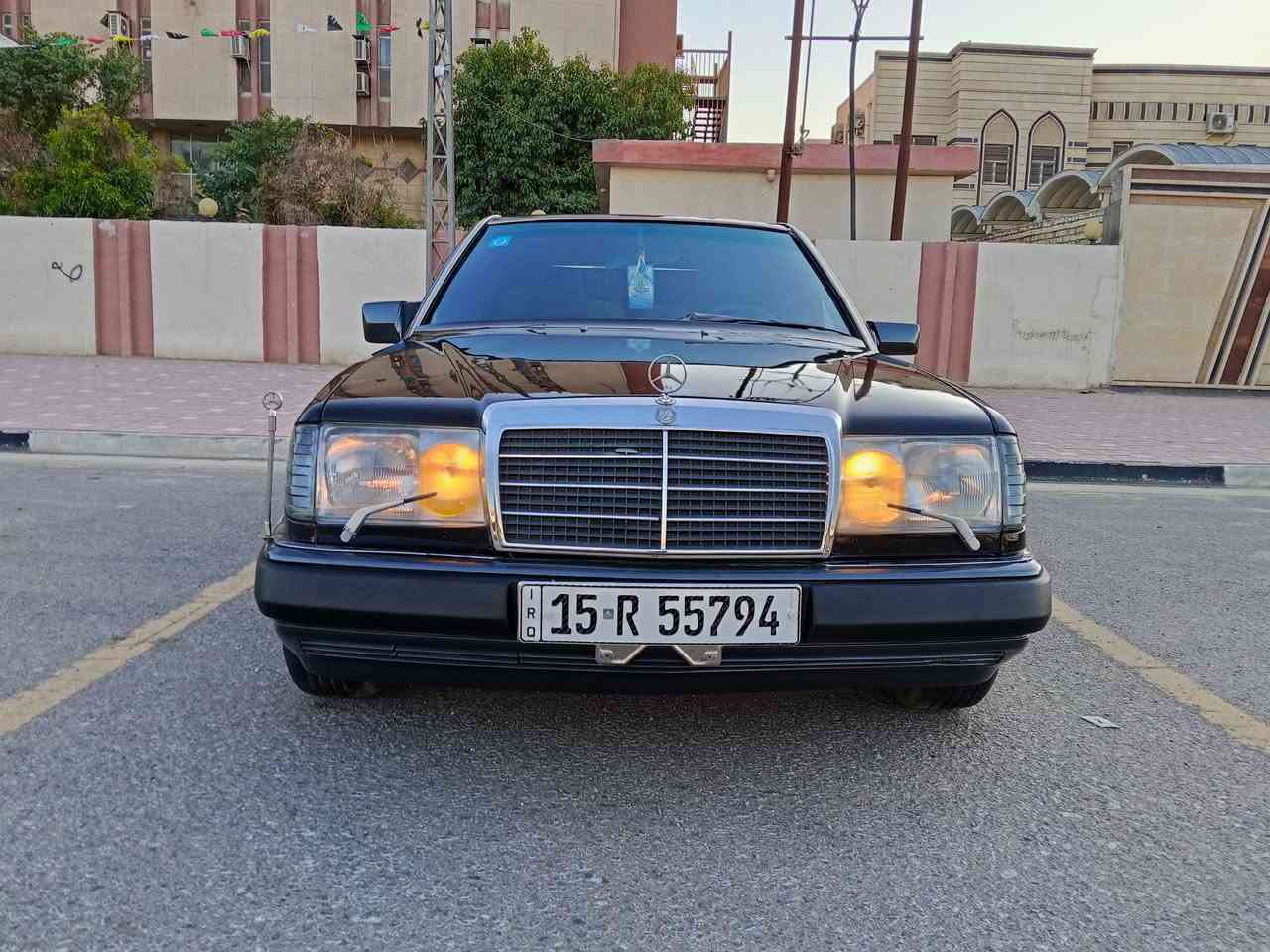 سلام عليكم مارسدس دب للبيع حجم 300  موديل 91 رقم انبار انكليزي تحويل مباشر سنويه لل2030 محرك وكير ففتي 2500 جدد مكفولات حداديه خلفيه واماميه جديده نفض تخم تاير جديد ويل كروم تبريد شغال ثلج داخل جديد كهربائيات كله شغاله سيارة جاهزه ونفس الصور شخط مابيه مصبوغه جماليه السعر 59 وبيه مجال قليل مكاني كربلاء للاتصال ***********
