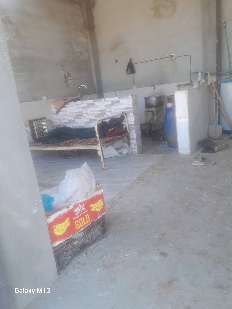 السلام عليكم 
محل للأيجار ٦×٦ نزلة حولي ابو مهدي المهندس بأتجاه الجامعة وسيد اسماعيل المحل يصلح لبيع الدجاج الحي والاسماك وشويها علما كان شغال للأستفسار
***********  واتساب
***********
