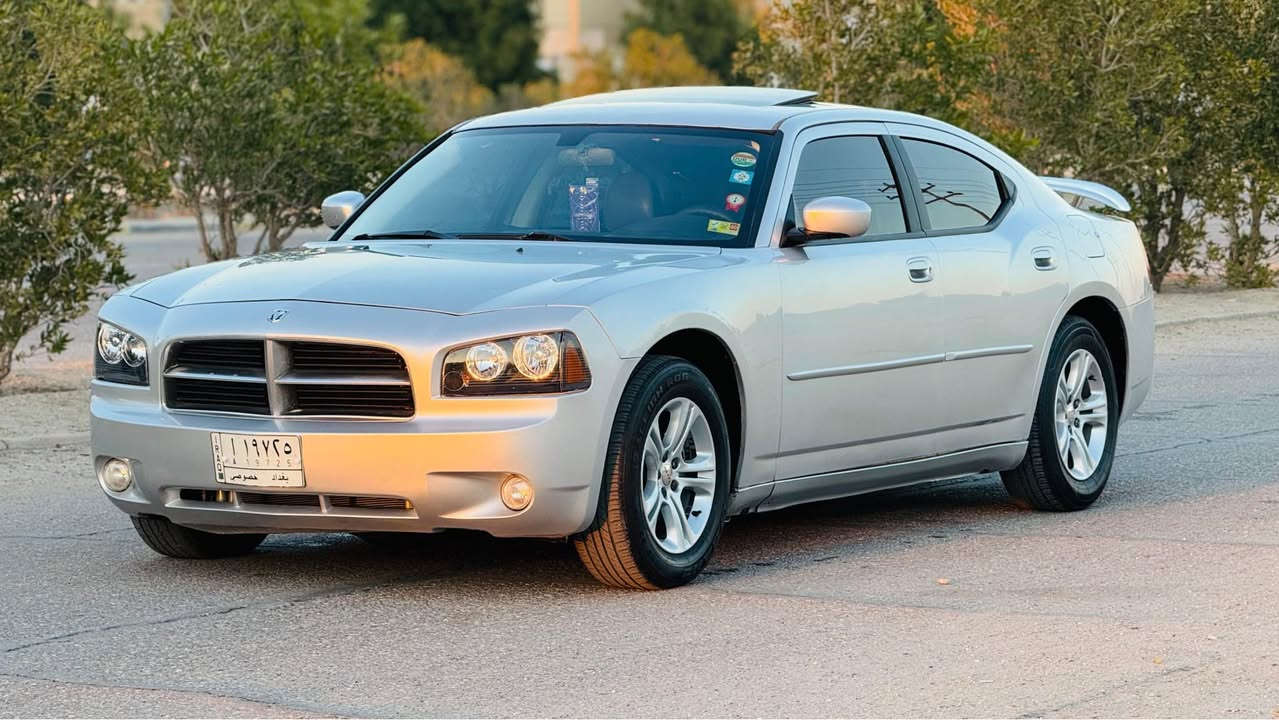 سلام عليكم 
جارجر 2010 فول مواصفات 1/1  فتحه 
6سلندر 3500 
السعر 114$ 
وارد أمريكي حادثه جاملغ امامي فقط وبعض الاماكن رش تجميل بدون ضربه مكينه وكير وحداده تخم تاير جاهزه اي نقص مابيه رقم بغداد مشروع وطني سنويه 2029 تحويل مباشر داخل جلد لونين مثبت سرعه سياره جديده عنواني البصره الاستفسار *********** البصرة, العراق
