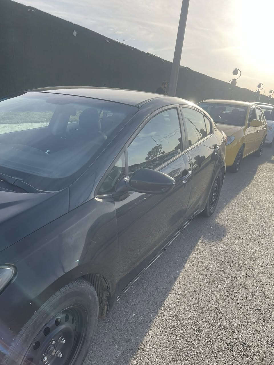 السلام عليكم 
كيا فورتي 2017 وارد أمريكي 
ضرر جاملغ وباب السايق مبدل الايرباكات كله سليمه
نص فول تحكم استيرن مانع انزلاق بلوتوث إلى آخره. 
الرقم بغداد إنكليزي الجديد 
رايده ١٢٠$ وبيه مجال للشراي 
بي واتس***********
