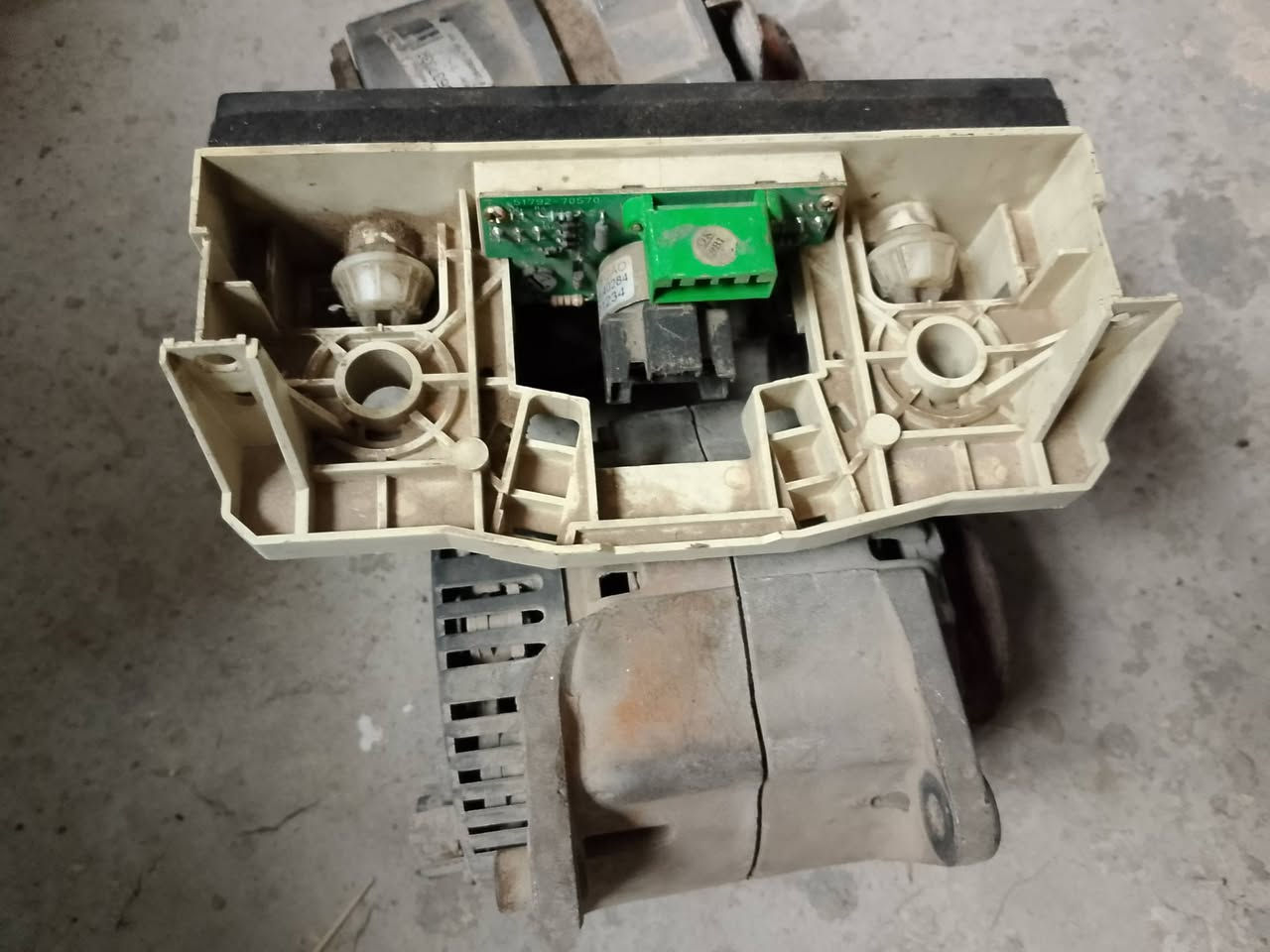 سلام عليكم
كبات بيجو روى بلادي بعدهن بنايلون الشركة 
ويل حجم 13 عدد 3
سيباية حديد تفصال بيجو روى 
داينمو 2 
جوك تبريد شغال وكلشي مابي
قيم وأخذ باليرضي الله 
مكاني الشعب الثعالبة 
***********
واتساب موجود
