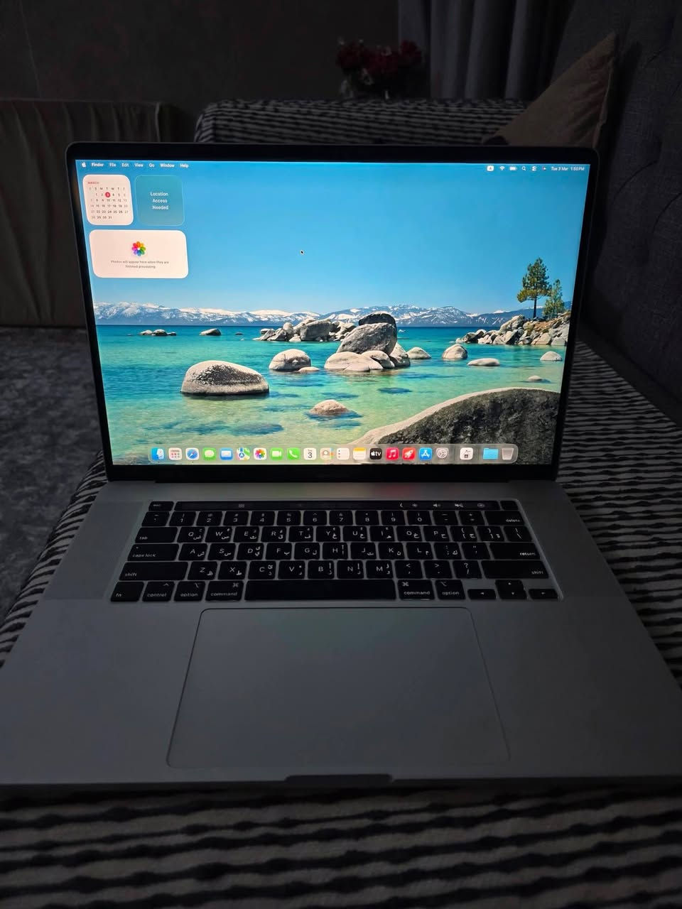 ماك بوك برو 
معالج i9 9980HQ 
رام 16g ddr4 
هارد m.2 1tb 1000g 
كارت شاشة 6g amd 
حجم شاشة 16inch 4k hdr10 
جهاز نظيف 100/100 
مع شاحن اصلي و جنطة 
سعر 825 الف فقط 
رقمي *********** 
مكاني بغداد البياع حي التراث
