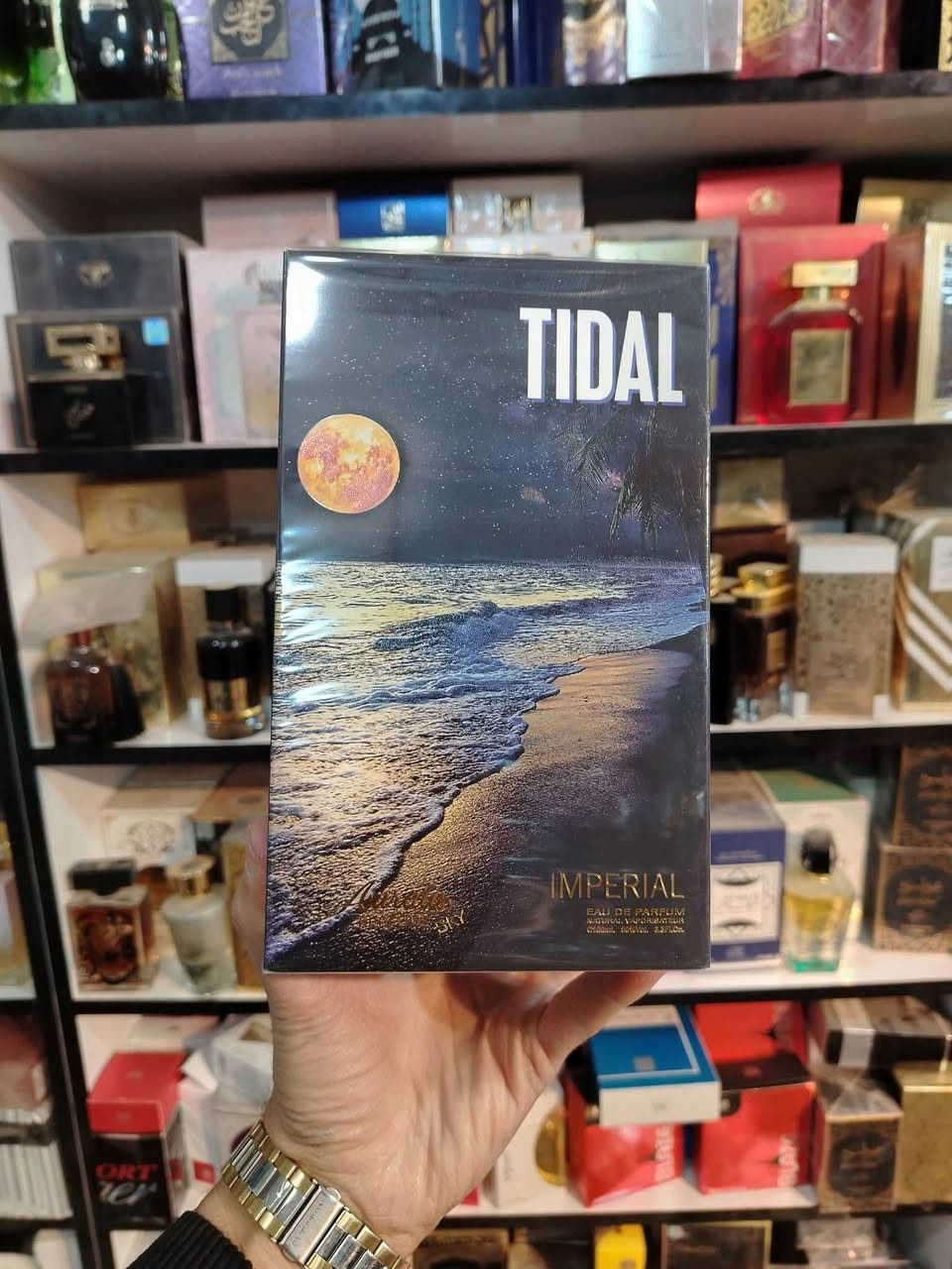 عطر Tidal Imperial
عطر تيدال امبريال ♥️♥️
من إنتاج شركة مسك العبير. 
عطر خشبي مسكي صيفي منعش، مناسب للاستخدام اليومي الصباحي. 
المكونات العطرية: يجمع بين الأخشاب الدافئة، ونجيل الهند، والريحان المنعش، مع لمسة خفيفة من الفلفل الحار والأمبروكسان
الحجم ١٠٠مل

يعتبر افضل بديل لعطر بوامبريال

للتواصل واتس ***********
يوجد توصيل لكافة محافظات العراق
#بغداد #النجف #كربلاء #الديوانية #السماوة
