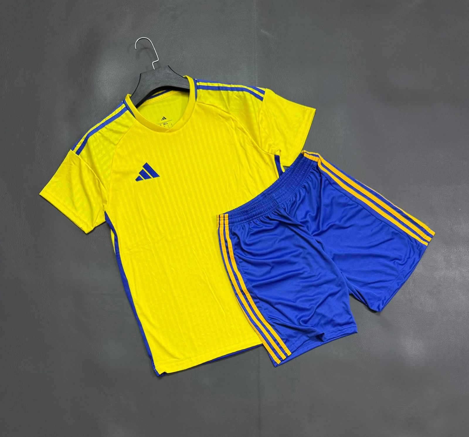 دريس وشورت اصلي
بدون رقم
قالب جبير
 القياسات M L XL XXL
العنوان/السماوه/تقاطع الأسكان/قرب مقهى الأسكان 
واتساب ***********
شفيق للتجهيزات الرياضية
