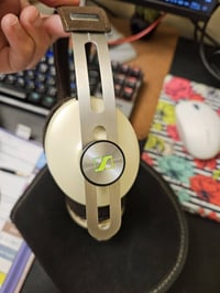 SENNHEISER MOMENTUM 2 سنهايزر مومينتم 2  اذا تفيدك راسلني 07704312329