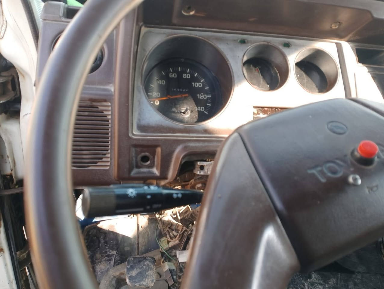 دانيه موديل 1989 البيع السعر 50 بيه مجال رقم الهاتف ***********
العنوان موصل الايمن
