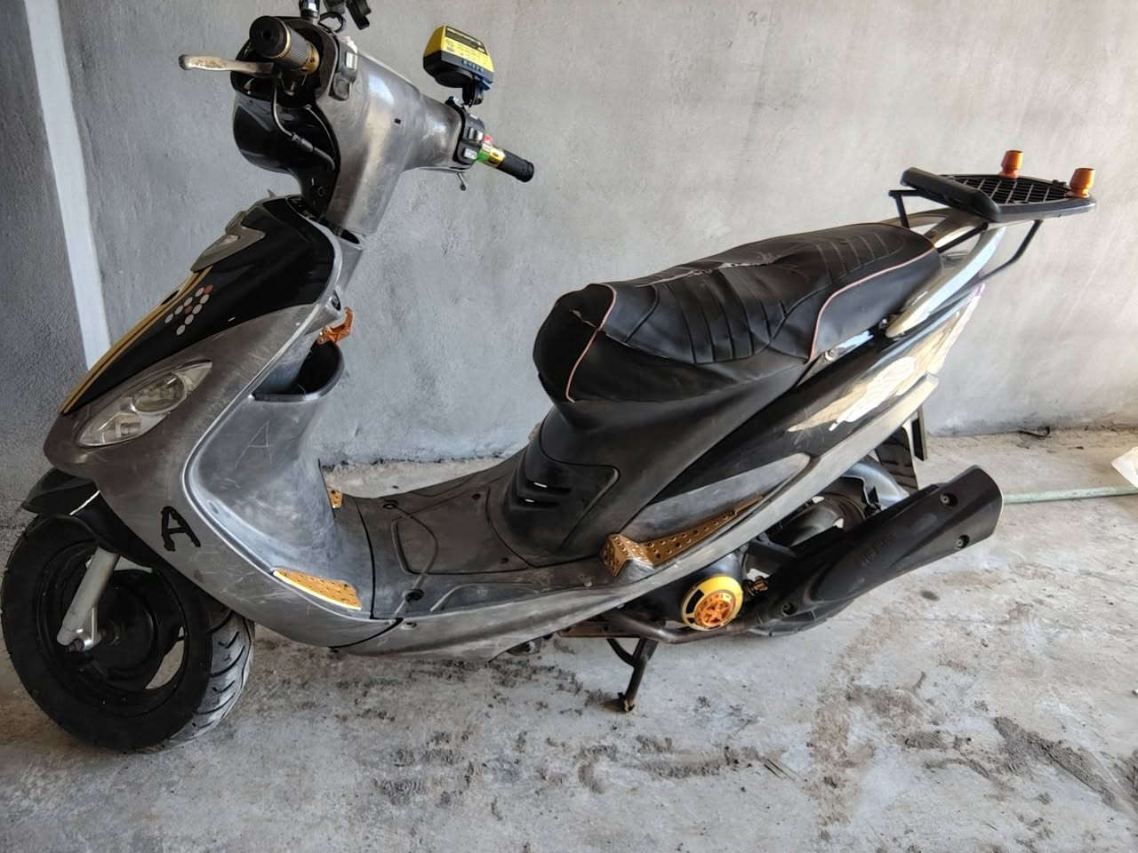 السلام عليكم ماكس منغولي 49 الدراجه نضيفه مثل ما بل صوره الدراجه كلشي شغال بيه سعر 550 مكاني صقلاويه هاذا رقمي***********
