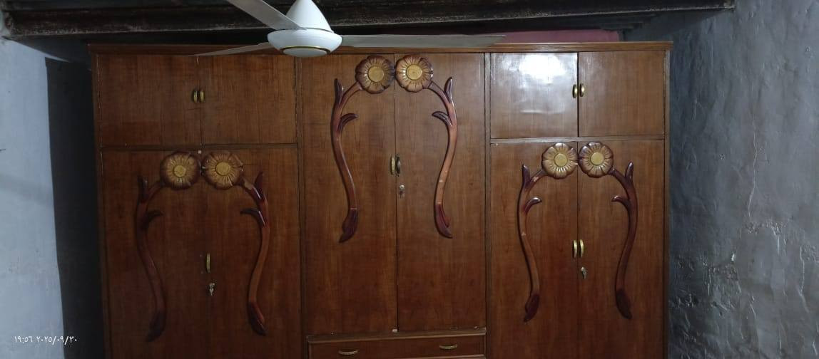 السلام عليكم ورحمه الله وبركاته
غرفة خشاب للبيع 
كنتور 6 ابواب 
دوشك نفرين 
جرباية 
زاوية 
ميز 
مكاني بغداد ناحية الوحدة الحرية 
للاتصال والاستفسار *********** واتساب
