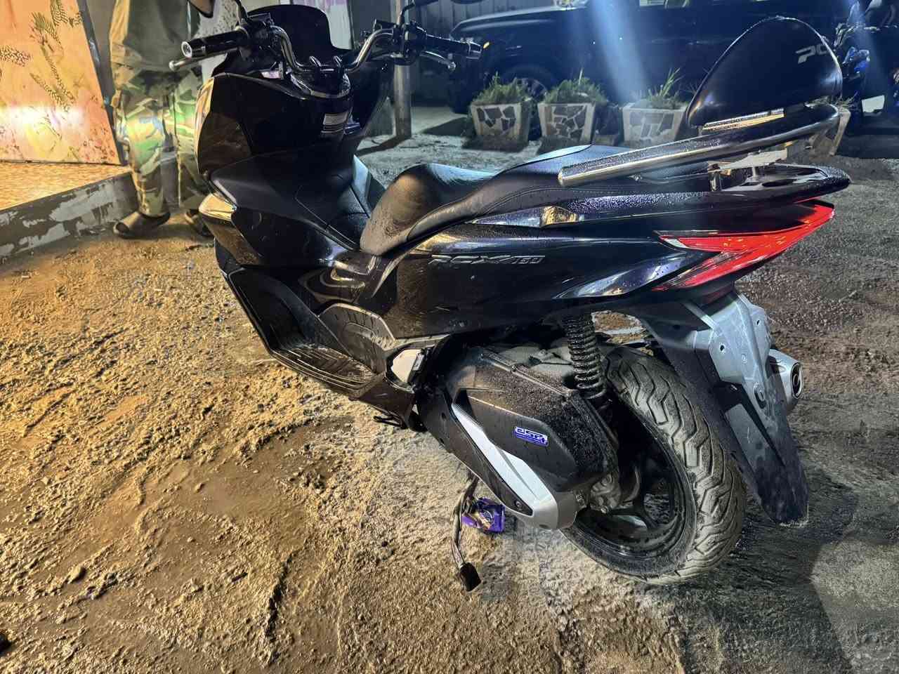 الجيل الرابع ياباني 160 مو كوري
كفاله عامه محرك وكشر وبالحقيقه بعد احلا
وين متريد افحص ماشيه 24 اي نقص مابيها 
ابيعلك من باب البيت ب20 ورقه وبيها مجال 
مكاني البلديات ***********
