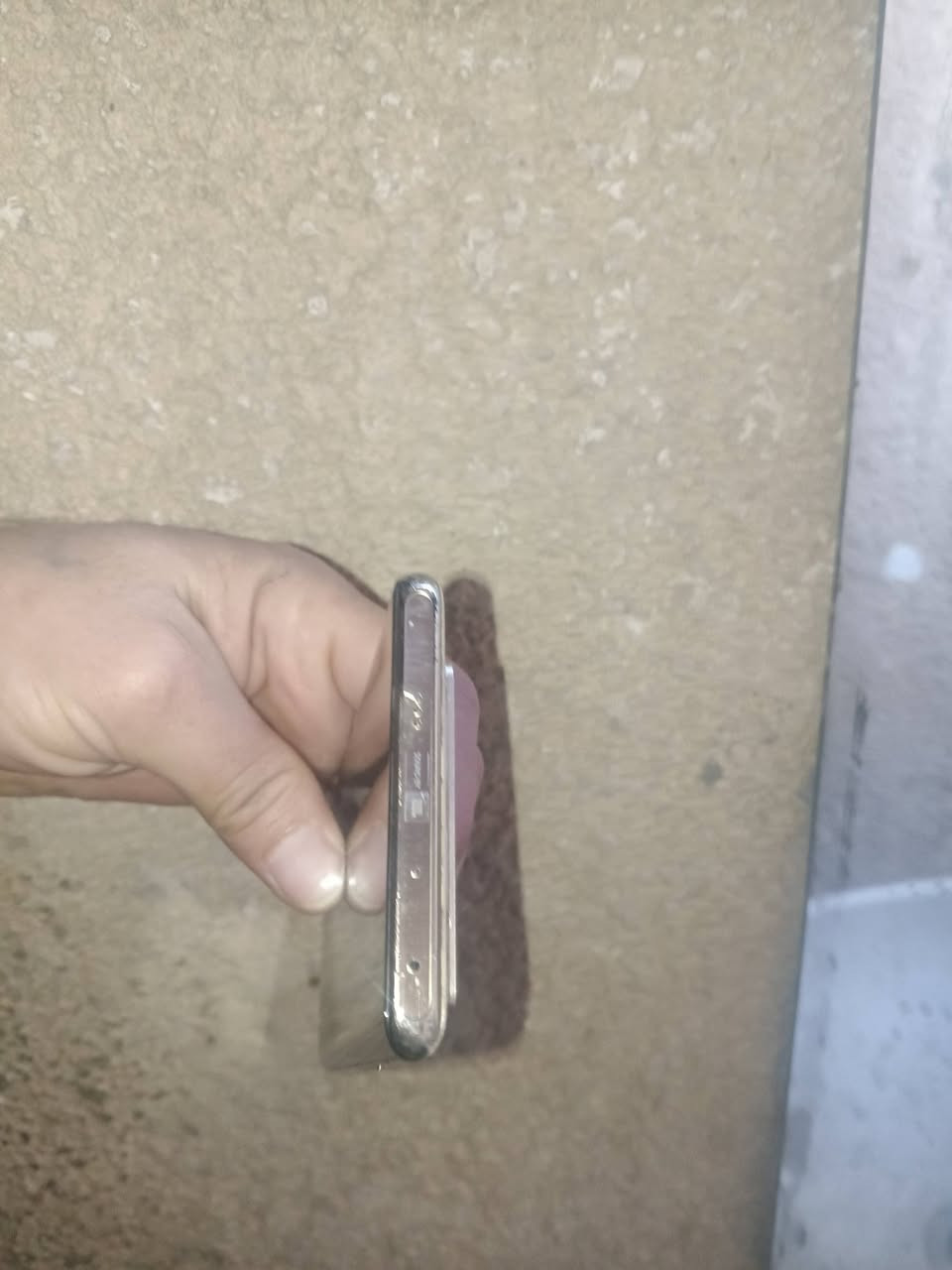 سلام عليكم نوت 40 مواصفاتة معروفة بس زر تشغيل طاكة مكاني بغداد الجديدة سعرة 185 غارض فقط سماعات   و كرتونة***********
