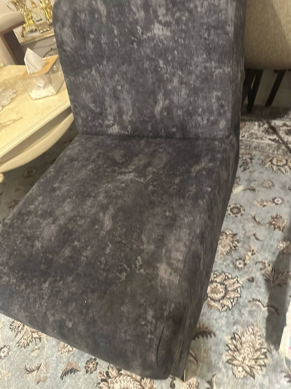 ديوان تركيا المنشاء نظيف جدا جدامع كوشات عدد 5 مقاعد عدد 6 لون رصاصي ماركه معروفه مو عادي السعر المطلوب ٤٥٠ الف لتواصل ***********
