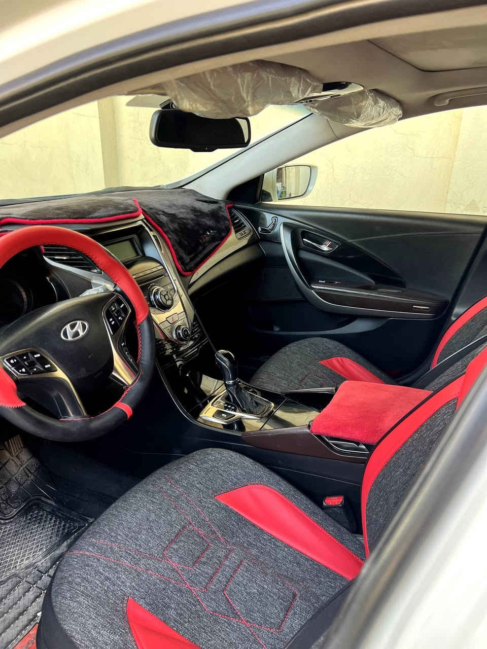 السلام عليكم
للبيع هيونداي ازيرا موديل 2014
لون أبيض صدفي، رقم نجف، باسمي
سنوية وهزة جديد
المواصفات: فول كامل (ما يحتاج أذكرهن)
🔹 السيارة مسويلها صيانة كاملة من كلشي
🔹 كلشي بالسيارة جديد ومال جناي
🔹 السيارة كفالة من ضربة وتبديل (فقط بارد صغير)
🔹 محرك 6 سلندر
🔹 مبدل كازكيت شغل درجة أولى وين ميعجبك افحص
🔹 التبريد ميكانيكي ثلج
🔹 الممشى: 195 ألف كيلو
✔️ السيارة جاهزة على إيدي، تجي تفحص وتقتنع
✔️ الفحص بأي مكان يعجبك
💵 السعر: 133 وبيها مجال حق الجية
📍 المكان: نجف
📞 ***********
