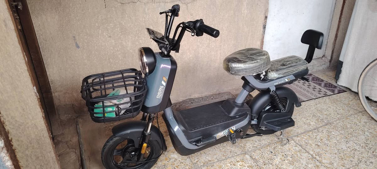 السلام عليكم دراجة شحن للبيع حجم 14 جديدة صالة عندي عشرة ايام  الريان  كاملة مابيهة اي نقص  السعر 290  وبيها مجال مكاني الشعب  الرقم ***********
