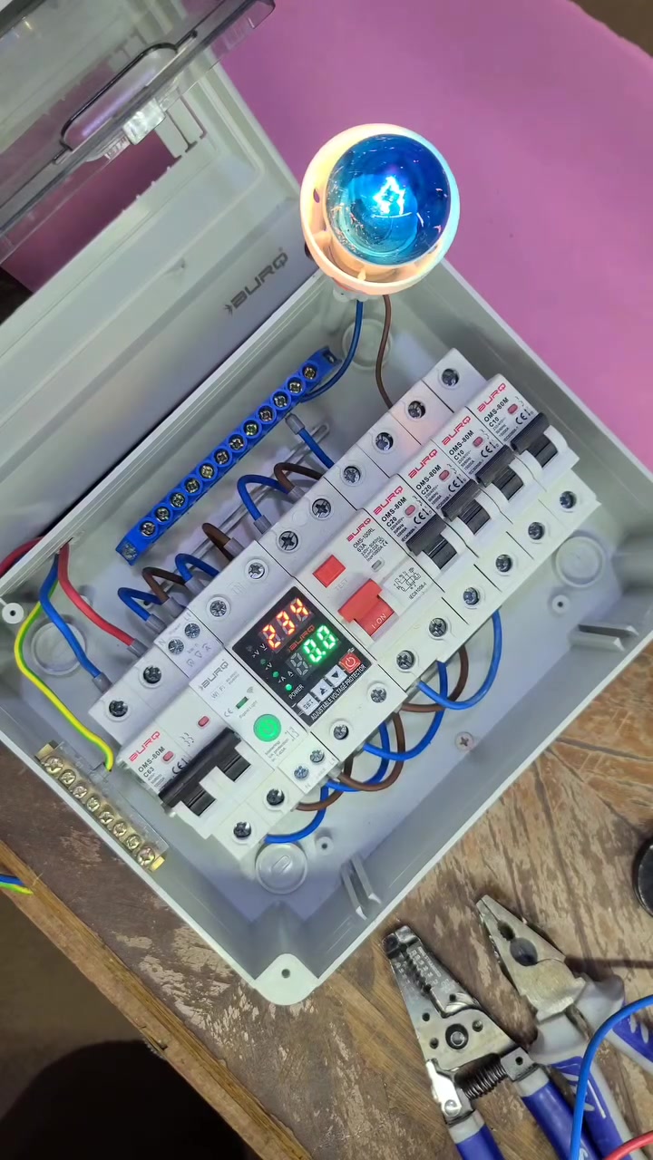 التحكم الذكي عن بُعد للوحة التوزيع الكهربائية ⚡👌

#electrician #ectricalwork #reels #fblifestyle #viral


**إذا كنت صاحب هذا الإعلان وتريد حذفه لأي سبب، رجاءا أرسل رسالة إلى الدعم الفني**