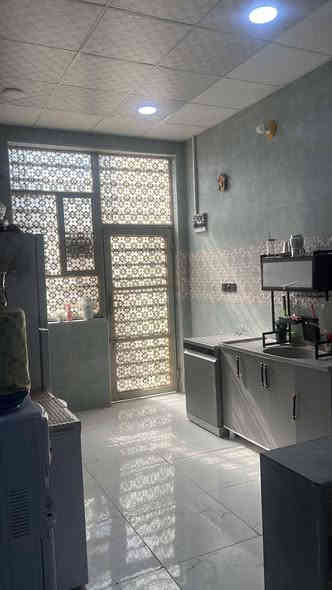 للبيع 
بيت ١٠٠متر سند ٢٥طابو زراعي بناء حديث وجاهز من كلشي كبل تكعد 
يتكون من غرفه وصاله ومطبخ واستقبال مفتوح ع صاله وحمام خارجي وداخلي 
عنوان البيت مميز وراقي مقابل بوابه قرية الغدير الاولى مجاور مدرسة انوار الغدير  ع شارع الصب تبعد عن شارع ١٥٠متر خدمات كامله متكامله مي كهرباء خطين ومي خطين كابينة مولده بلباب وانترنت ضوئي ايضا بلباب تبليط من شارع لحد باب البيت 
ملاحضه البيت داخل مجمع سكني وكل المجمع مسكون بلكامل 
السعر ٤٨جوه سوك راعيه متوازي وعنده ضرف 
م*********** اتصال او واتساب
