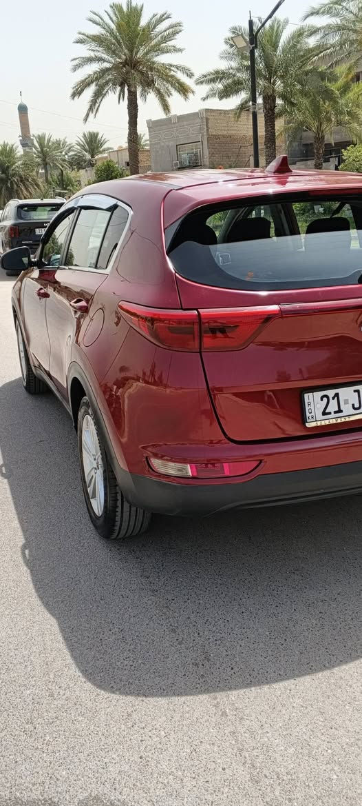 سلام عليكم سبورتج 17 حادثهه تخريب صبغ مواصفات عاديه سياره جاهزه لاخر حبايه تبريد ثلج حداده كله جديد سليمانيه بسمي  رقم دولي السعر 157وبيهه مجال حك الجيه تجي وتشوف احله من الصوره
السياره بغداد الشعله الهاتف ***********
***********

