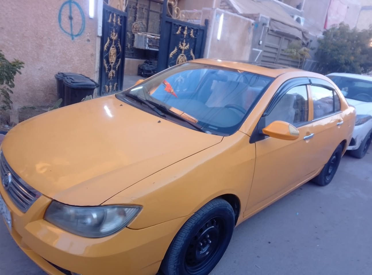 السلام عليكم ليفان للبيع 620سياره جاهزه كل نقص مابيها مكينه كورله مصفره هيئه وغرامات *********** بغداد السعر 40
