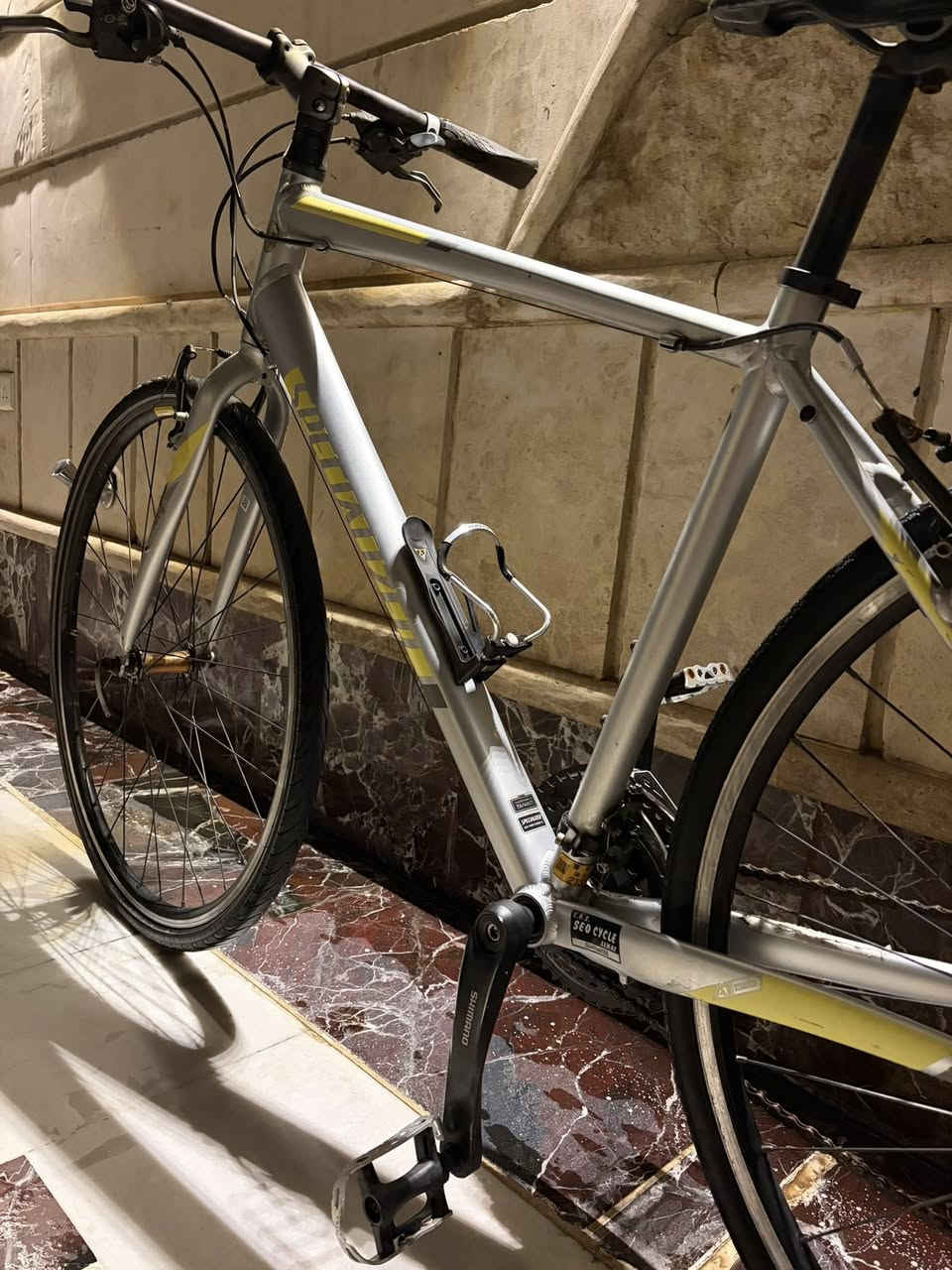 السلام عليكم
للبيع سبشلزد SPECIALIZED🌟

المعدن المنيوم 
سستم شيمانو التوس 
8x3 
حجم الفريم M 
حجم التاير 28 
الدراجه كامله مكمله اي نقص ما بيها 

السعر 245 الف 🌟
مكاني بغداد زيونة 710📍
للتواصل/***********☎️
يتوفر توصيل جميع انحاء العراق🚚
