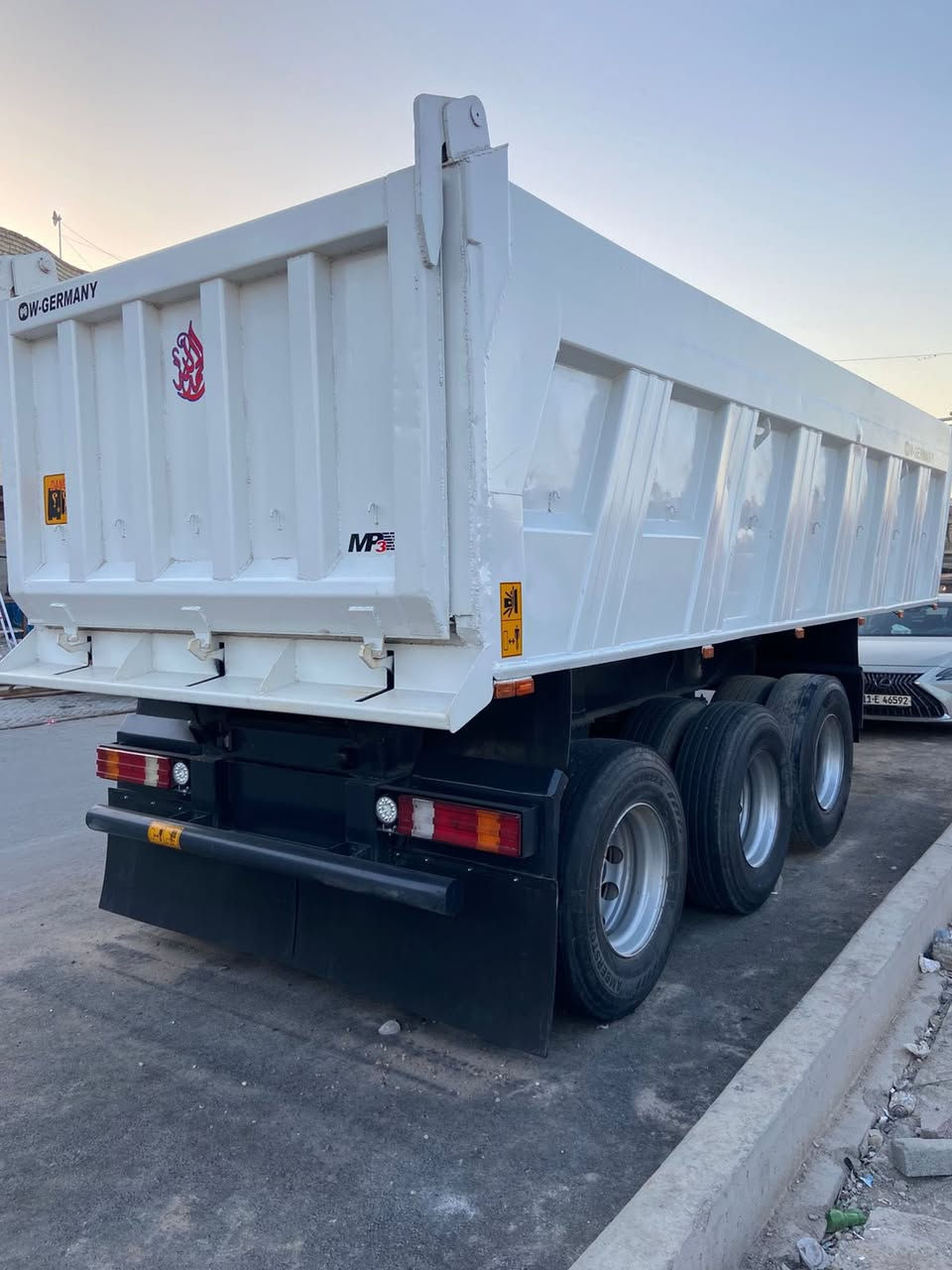 للبيع عربانه الامانيه 3دناكير /22وعشرين متر كامله للشغل الاستفسار على الرقم غير متواجد على الفيس ***********
