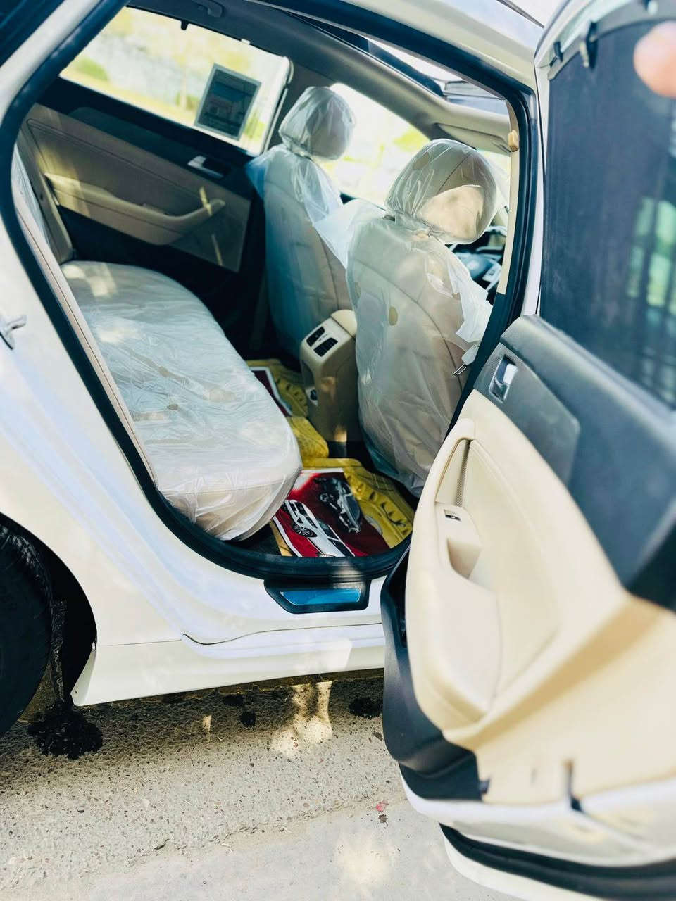 هونداي سوناتا موديل 2019 خليجيه مكفوله فول واحد ع واحد بصمه. بنوراما حساس امامي خلفي لايت زنون ديناميك  كشن كهرباء  جديده السياره ما بيها نقص برغي للبيع او المراوس حسب القناعه 

هاتف *********** بغداد, العراق
