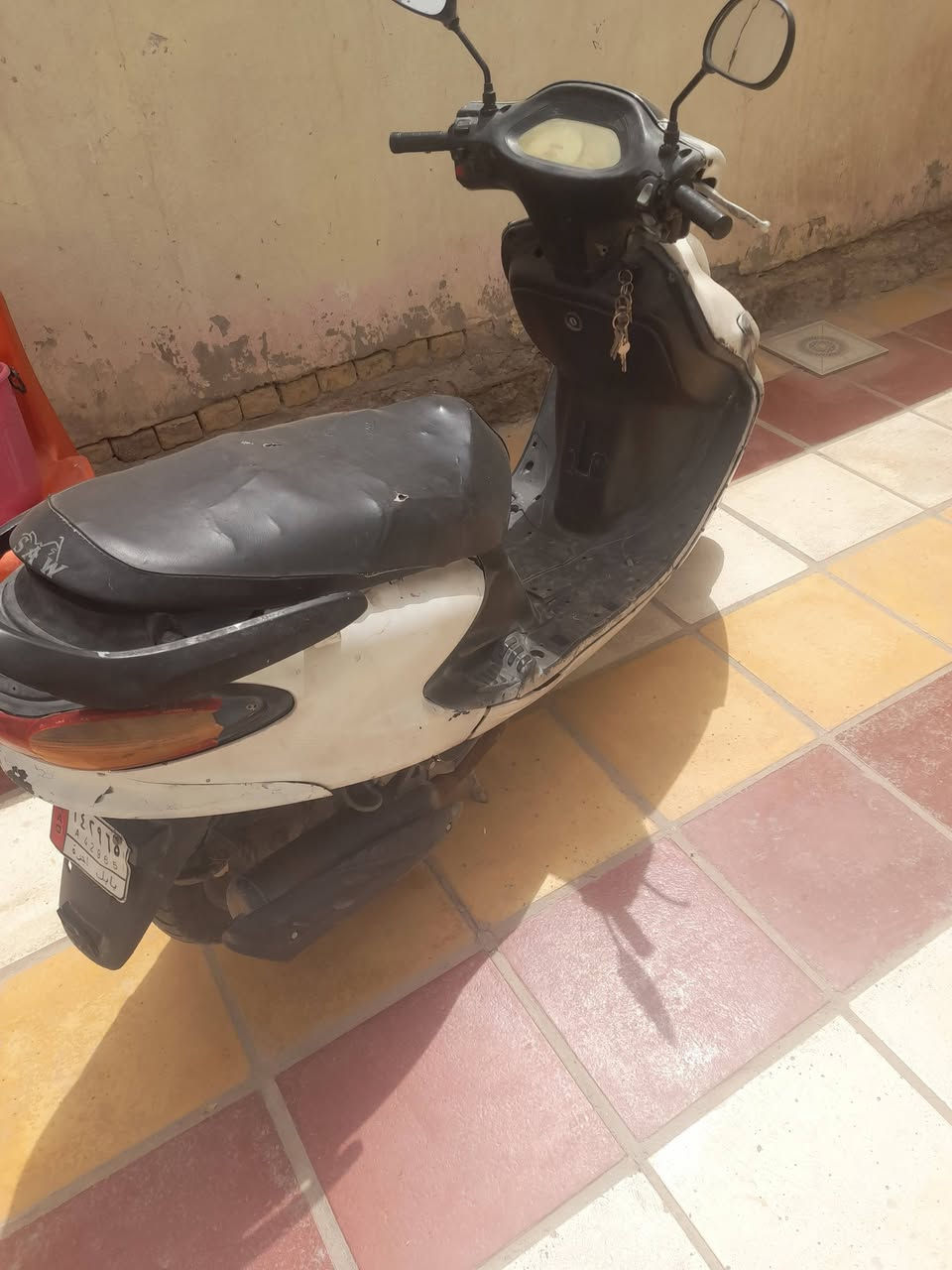 السلام عليكم  دراجه دولفين للبيع جاهزة زوج تاير جديد وكابريته توني شادهه جديدة ونكرة سلف رايدهه 115وبيهه محال بسيط حك الجيه مكاني بابل القاسم رقم ***********
