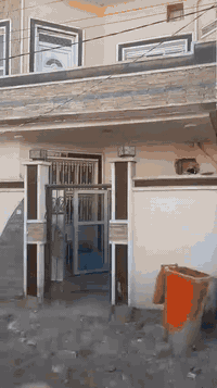 مشتمل للايجار خلف جامع إبراهيم الخليل مساحة 150متر طابق ارضي يتكون من غرفتين نوم مع صالة مع إستقبال مع مطبخ مع مجموعتين صحية خارج وداخل للإستفسار أكثر مراجعة مكتب الشهد للعقار في خدمي حي المعلمين مقابل مصرف المتحد للاستثمار أو الاتصال على الأرقام التالية 
***********
***********
