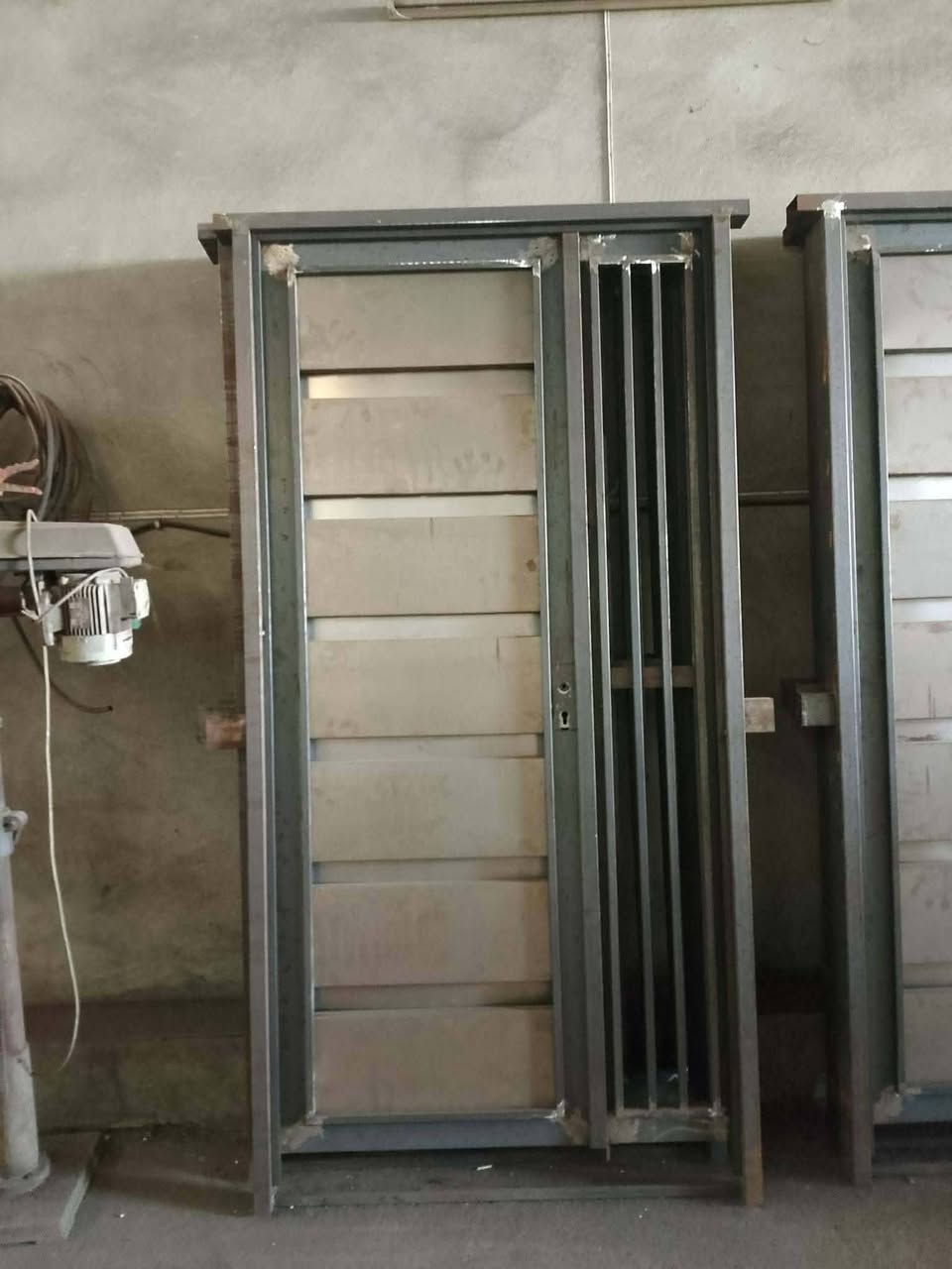 جديد مو مستعمل للبيع 
 ابواب حوش وابواب غرفة وشبابيك ودرج الشراي يتصل او
 للاستفسار راسلوني ع الخاص 
***********  /   ***********
الموصل صناعة الكرامة حي الكرامة جانب ايسر
