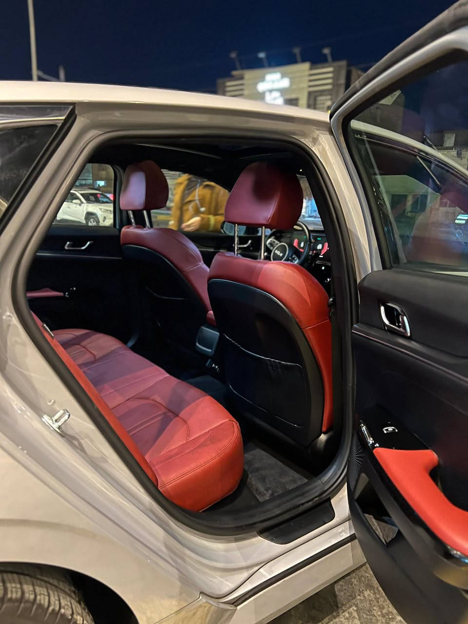 السلام عليكم
للبيع K5 موديل 2025 GTLINE فول مواصفات

مواصفاتها 

مكينه 2500 

مازدات ذكيه تصعد وتنزل وتفتر معه لاستدارة 

كشافات ضباب

بك لايت LED

أشاير بالمري 

بانوراما

6 حساسات إماميه 

4 حساسات خلفيه 

رادارات محيطيه امامي خلفي جانبي 

قياده ذاتيه 

توقف ذاتي 

تحديد مسار 

رادار تفاعلي 

مثبت سرعه

أوامر صوتيه 

شاشه متصله 

شاشة اعطال 

شاشت تكيف 

هندبريك بصمه 

5 وضعيات قياده 

شحن لاسلكي 

وتو هولد 

كرسي كهربائي جلد 

تدفئة مقاعد إماميه 

تدفئة ستيرن 

سماعات BOSE 

أضويه داخليه لمس 

داخل احمر 

دفع رباعي 

وباقي المواصفات معروفه 

ماشيه 12 ألف 

حادثه خلفي جنطه وشبر بالجاملغ الأيسر وبالحادث لبنيد معكوف 

حتى اوضح اكثر لجنطه بلاديه نفس الوون فتحته من سياره مابيه قطرت صبغ 

يعني عدي شبر جاملغ وبنيد مصبوغات 

مكفوله من الشواصي والغوود وحتى لبراكيت الأمامي 

السعر 200 وبيه مجال 

للتواصل ***********
