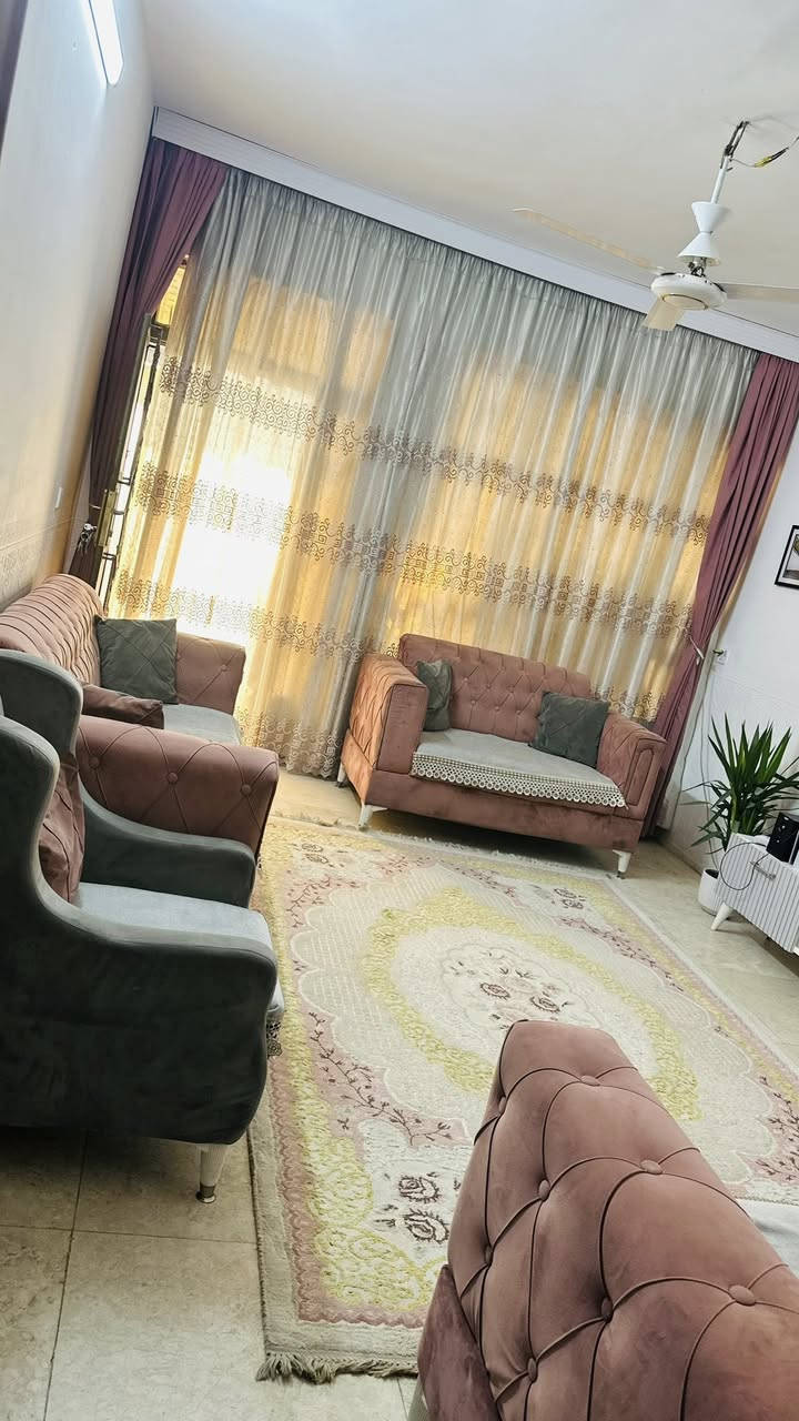 بيت للببع مساحته ١٠٠ متر واجهه ٥ نزال ٢٠ شارع عريض مكانة بغداد الدوره حي اسيا للاستفسار الاتصال على الرقم ***********
