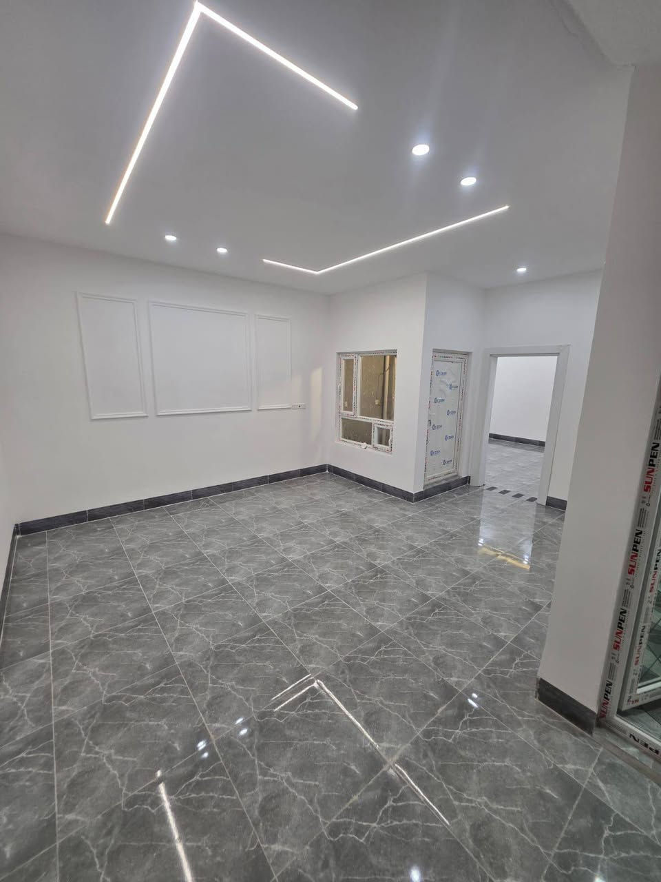 القادسية / حي الشهداء قرب المدرسة المستنصرية / شارع 20م  مساحة الدار الواحد : 126متر.     الواجهه 7م ونزال 18م 
4 غرف نوم الدار فول + سحب بورفايل + صالة وسطية 
سعر الدار الواحد: 135 مليون
للاستفسار:  *********** 
‏الاستفسار مراجعة مكتب الفردوس  شارع بلاج
