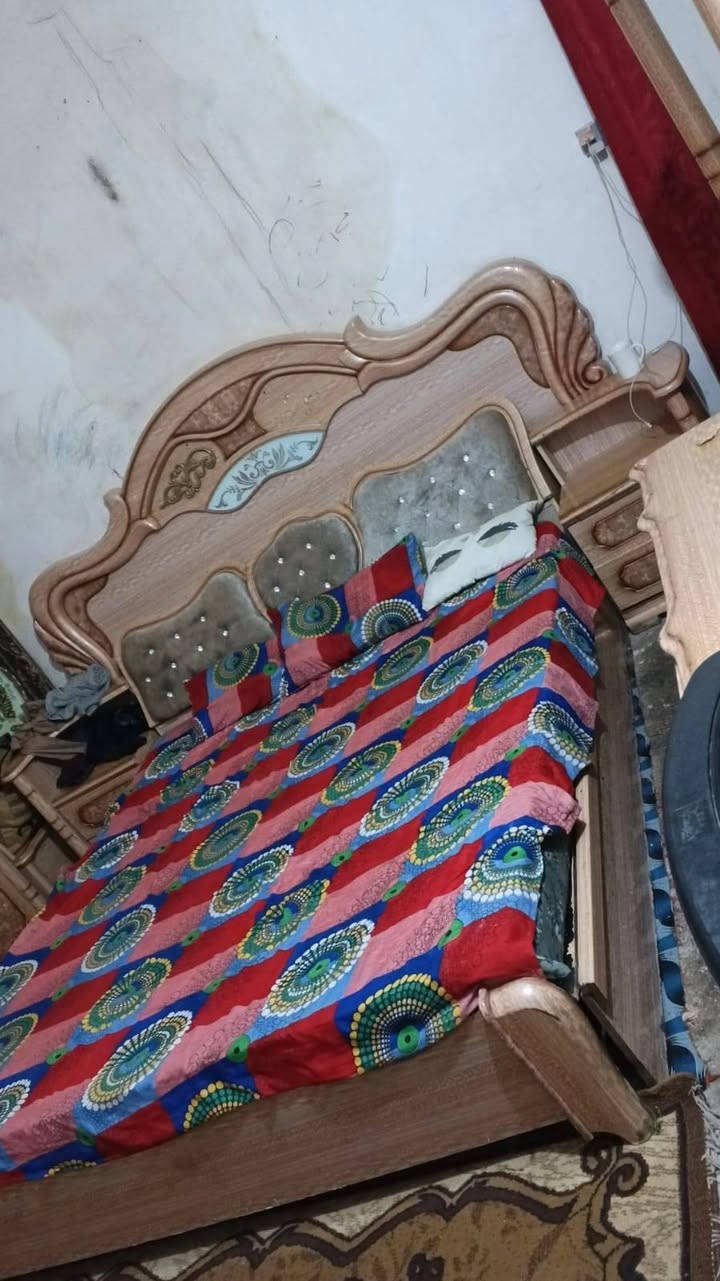 سلام عليكم  غرفه للبيع سعره 350او بيها مجال المكان بغداد كميره الاتصال عله هاذ الرقم***********
