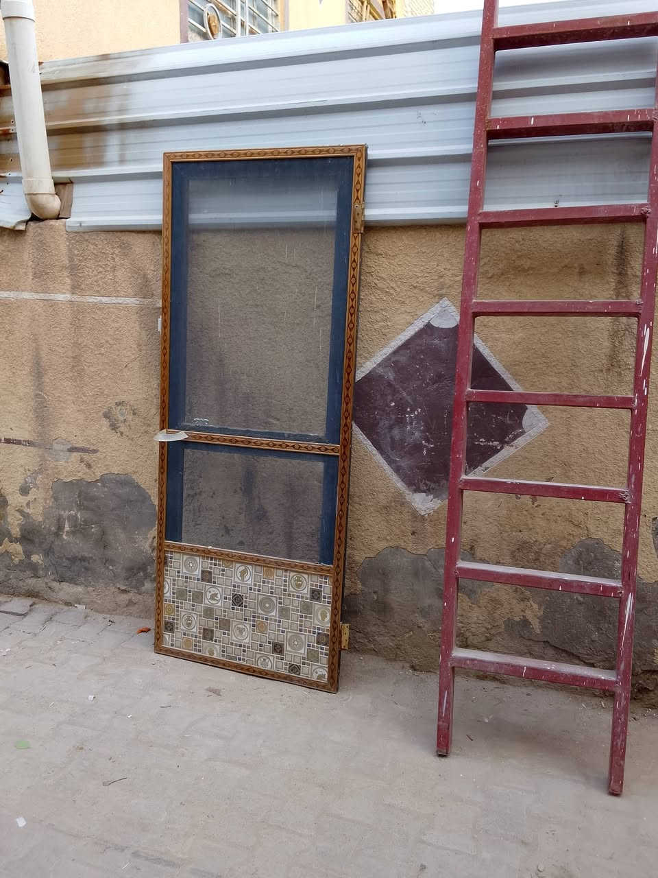 درج حديد ثقيل للبيع العرض 60سانتيم ارتفاع 3متر مع باب تور خارجي ارتفاع مترين وثنين سانتيم العرض 81باب تفصال سعر الباب 25 سعر الدرج60 الاستفسار اتصال على الرقم العنوان كربلاء***********
