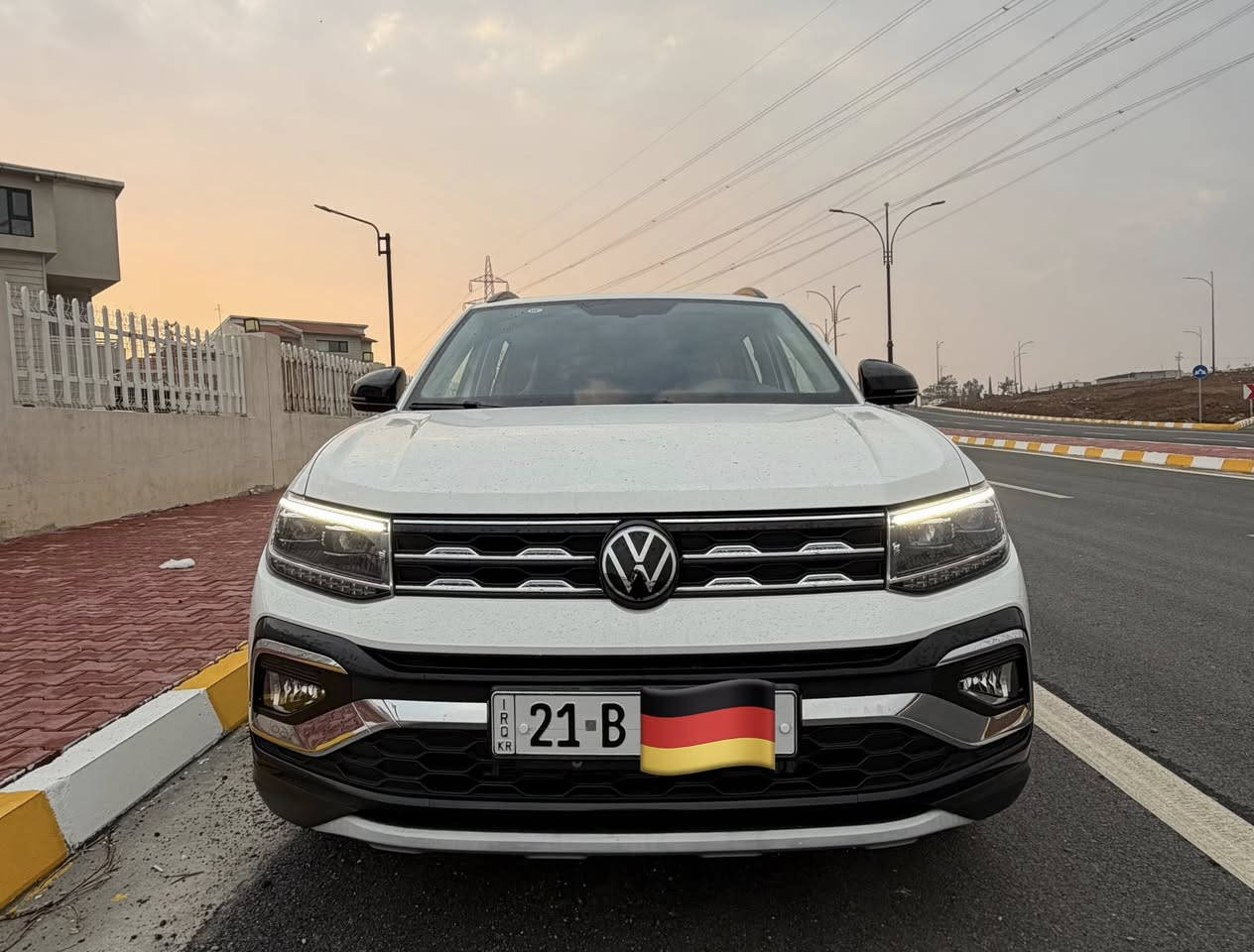 Vw t cross
ڤۆلکسواگن تی کروس 
٢٠٢٤ تجمیع سین
بئ بۆیاخ 
١.٥تۆربۆ
فوول مواسەفات
لایت لید پێشوو دوا
حاسە کامێرا
کوشن جلد هیتەر
بەسمە 
پانۆراما 
تەبرد مەرکەزی 
شاشە ئەلیکترۆن شاشەگەورە 
بەشەرتی گێرومەکینە تەحویل 
١٩٠$ 
***********
