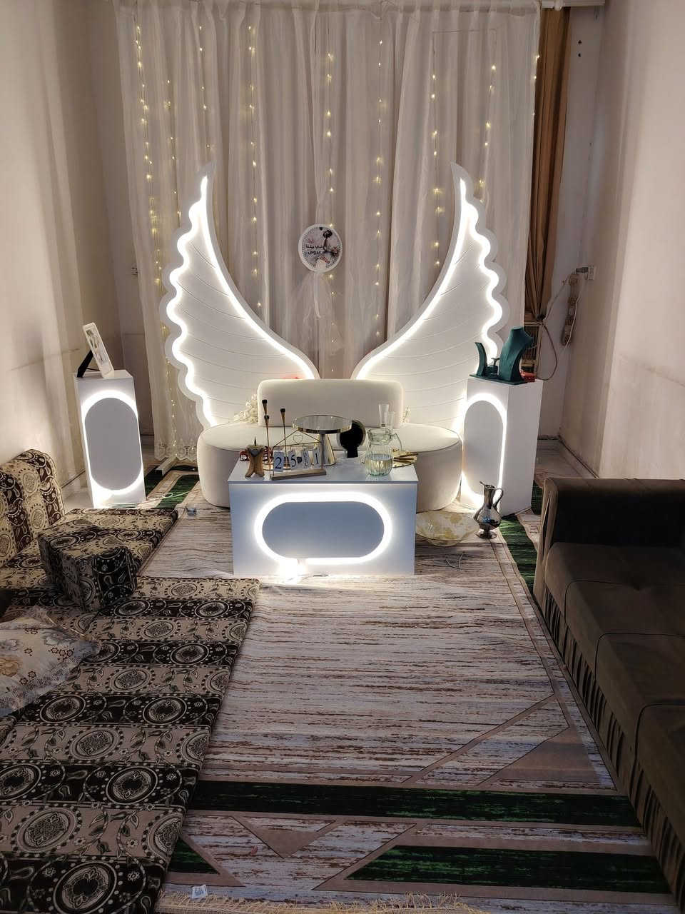 السلام عليكم توجد لدينا كوشات خطوبه حنه للايجار شطره غراف ناصريه نصر الاستفسار اتصل *********** بسعار مناسبه
