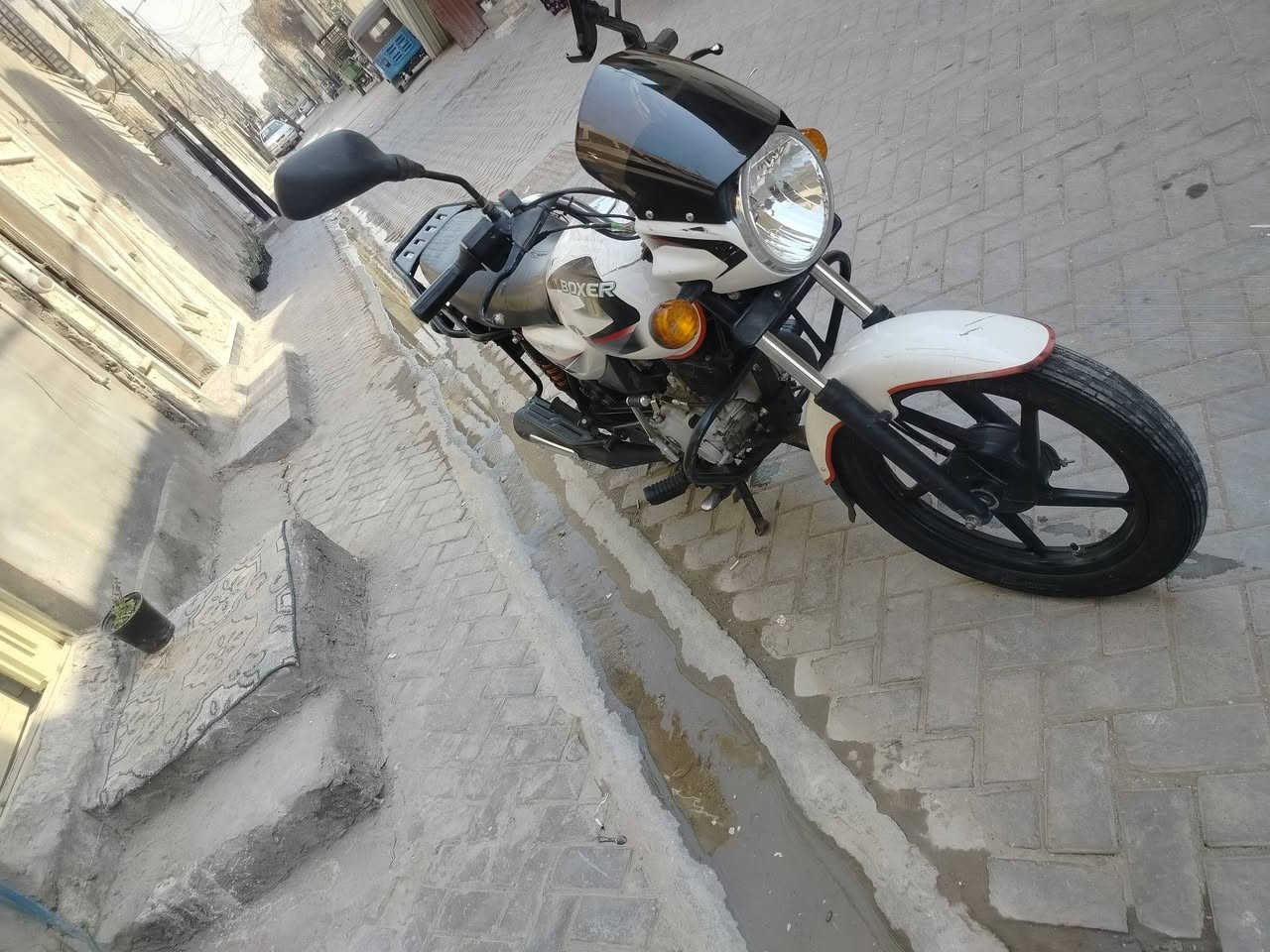 بوكسر 2022 نازلة 2024 
مكينة مكفولة برغي ما مفتوح دراجة استخدام شخصي ماشية 40 الف السعر 1800 رقم ديالى تحويل ثاني يوم
مكاني بغداد ***********
