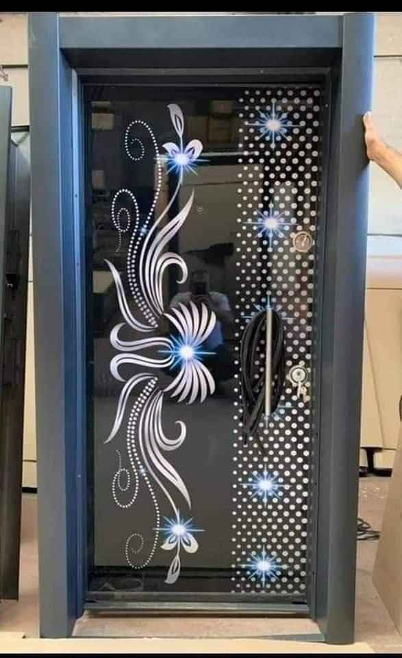 تفصال حسب الطلب 
حديد 2 ملم حقيقي 
باب 3 متر عرض 
طول مترين و10
باب مترين ارتفاع
عرض متر ب250
مع نقل او شد
للمراسلة علئ الوتساب *********** البصرة, العراق
