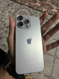 آيفون 15 برو ماكس ضمان الماستر غراضه كارتون وكيبل اصلي الجهاز نضيف جدا...