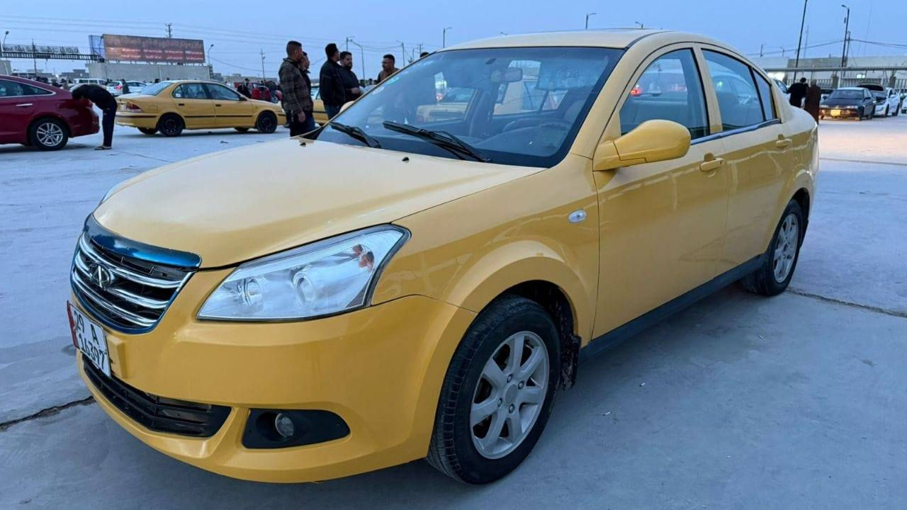 شيري E5 موديل 2014 (
بلادي - فول مواصفات)
السيارة بحالة ممتازة وجاهزة للاستخدام الفوري، التفاصيل كالتالي:

 المحرك: بلادي (طابوكة) جديد
 الكير: بلادي (أوتوماتيك) 
 السنوية والارقام:
  رقم واسط (إنكليزي)
   تاريخ نفاذ السنوية لغاية 2028-04-09.
 المواصفات العالية (Full Options):
  فتحة سقف (سلايد روف) شغالة 100%.
  شاشة السيارة البلادية الأصلية.
  كراسي جلد بلادية نظيفة جداً.
   تحكمات ستيرن كاملة.
شاشة خلفية
  صدر جديد، وتخم تاير بحالة جيدة.
حالة البدي:
 حادث ربع جاملغ أمامي فقط، وباقي السيارة مكفولة ونظيفة كما موضح بالصور.
ملاحظة: السيارة "بصمة وما تحتاج أي مصروف، 
والتحويل مضمون وجاهز.

السعر: (48$) 
المكان: (بغداد سبع البور)
صاحب السياره مكانه (واسط الكوت) تحويل مباشر بكفالتي
للتواصل والاستفسار (***********)
واتساب على هذا رقم (***********)
