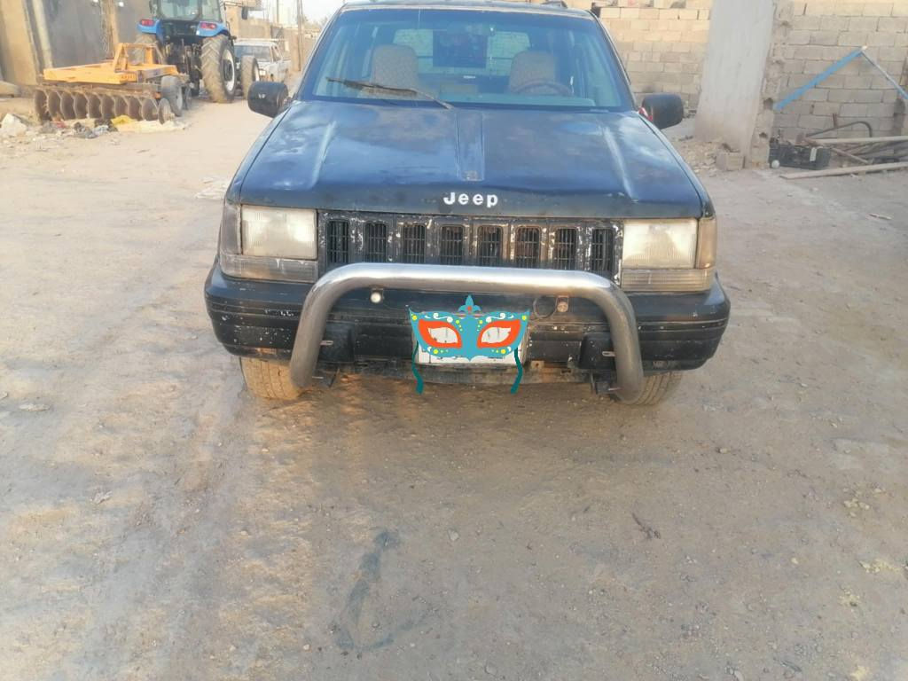 السلام عليكم جيب شيروكي موديل ٩٣ كير ومكينه فيفتي اكسن ارنب حاويه تخم تاير جديد رقم  سياره نجف سياره نضيفه مكاني ذي قار قظاء الفجر رقم الهاتف ***********

