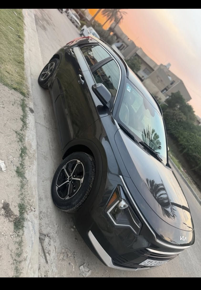 السلام عليكم 

كيا نيرو 2024 امريكي السياره حادث بابين فول من عده الفتحه ماشيا 27500 mi  صور الحادث بل منشور ***********
