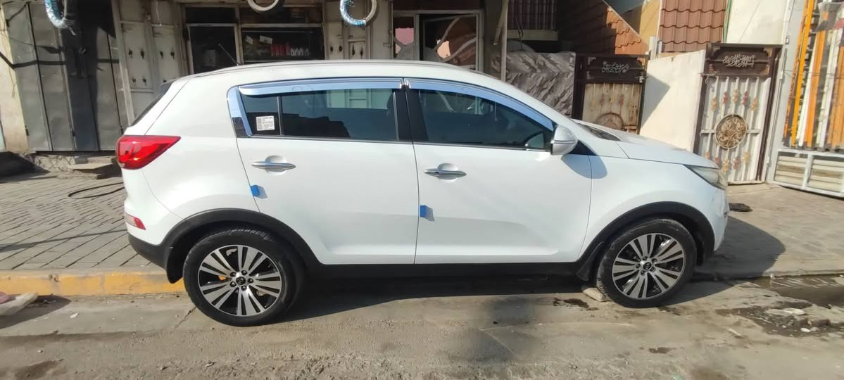 السلام عليكم ورحمة الله وبركاته
سبورتج خليجي 15 كفالة عامة من الضربة والصبغ ..

فول مواصفات بصمة تشغيل وكرسي كهرباء 

وحساسات .

 بانوراما ومانع انحدار ومانع تزحلق كاميرا أمامية وخلفية مكينة 2000 دوش ماشية 148كم 

كير مكينة كفالة الحمد لله تدفئة تبريد كله شغال 

ملاحظه..فقط بارد كلش قليل بالجاملغ وفطر بالدعامية الأمامية والسونر مرفق بالصور

السعر 165 مكاني بغداد ***********
