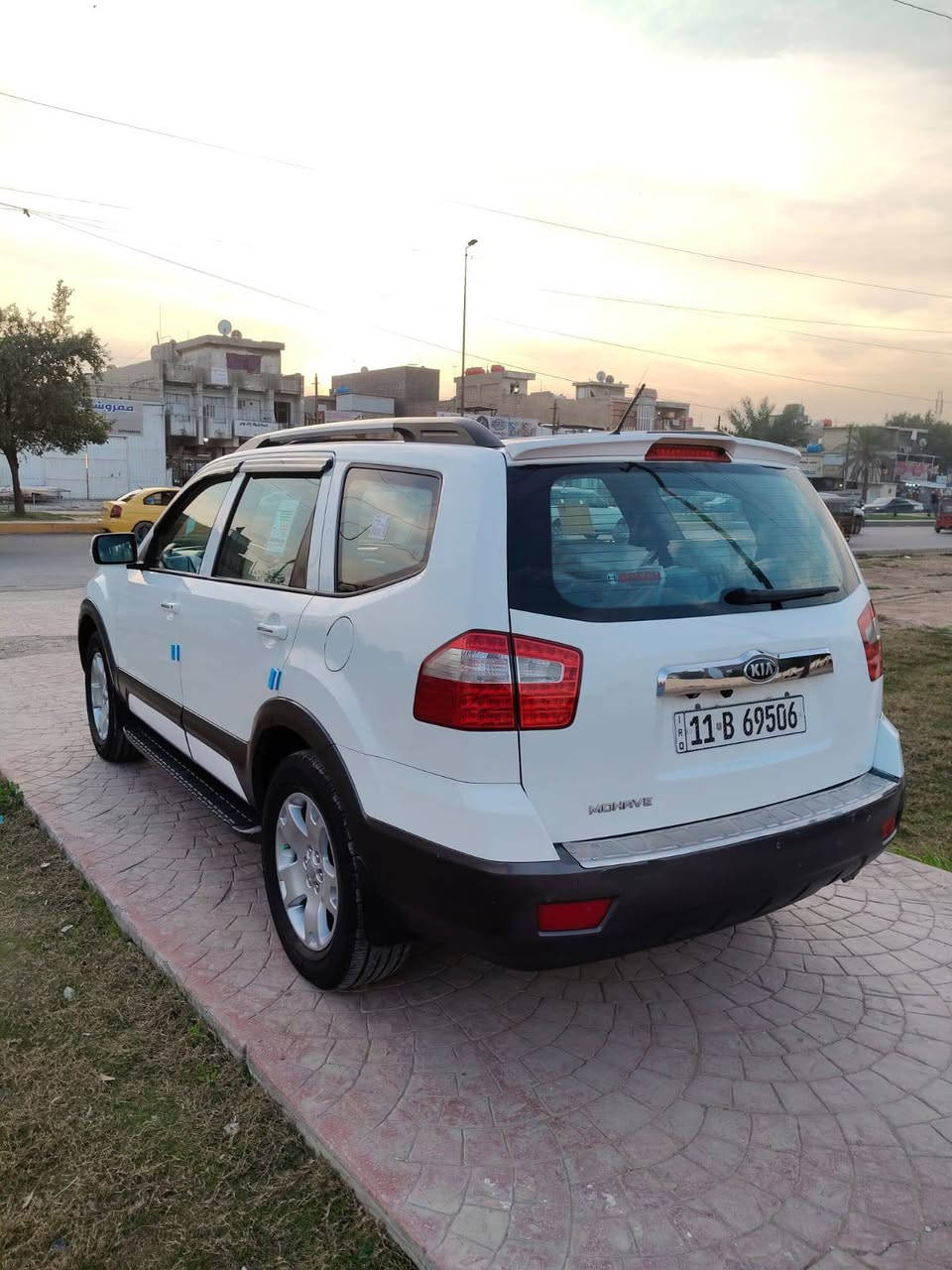 #مهافي موديل ٢٠١٣ خليجية مكفولة من لضربة بيهة صبغ كد شبرين اثر شخط والباقي كفالة عامة مكينة ٦ سلندر ٧ راكب ٣قطع تبريد تحكمات جيهتين حاكية حساس خلفي شاشة كامرة دوارة كشنات جلد وكهرباء اشاير بلمري ثلاجة بكلايت لد ويل كب ١٨ فتحة سلايت وبيهة مواصفات اكثر مكينة وكير خير من الله صدر امامي وخلفي جدد تبريد ثلج كهربائيات كلهة شغالة سياره جاهزه من كل شي اي نقص مابيهة #سعر ١٤٥ وبيهة مجال للشراي رقم بغداد الدولي الجديد بسمي ماشية ١٤٣ عنوان بغداد البلديات #للستفسار***********
