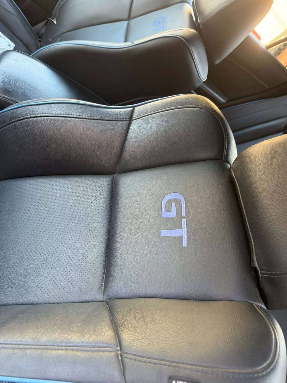 جارجر موديل 2019 ( خـليـجـي )
سيارة جديدة جدا مكفول بدون حادث
فول مواصفات بصمة سلايد فتخة سقف 
شاشة كبيره لمس كاميرا حاسه راردارت حاسات 
 تحكمات ستريت بلوتوث اوكس كار بل محرك 6 سلندر ه
محرك كير واير بشرط مامفتوح 
سيارة حيل نظيفة كلشي عل بلاد جديد 
سنوية هزة كلشي جديد مدفوع لـ
باسمي السنوية بشرط تحويل وغرامـة
سيارة مابيـها دينار مصرف كامل من كل نواحي
رقم صاحب سيارة ***********
