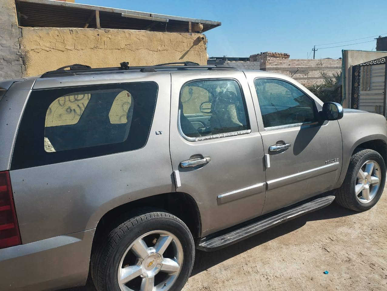 بسم الله الرحمن الرحيم سيارة تاهو للبيع موديل 2007 وارد كندي داخله تخريب بابين الصورة موضحه بل منشور مكينة جديدة ستوه مبدله والكير خير من يم الله رقم بغداد خصوصي مشروع وطني السيارة مصبوغة حزام جمالية ما عدا البند و قمارة والجنطة ما مصبوغ العنوان البصرة الجزيرة الاتصال على الرقم *********** السعر 145 وبيه مجال كلش قليل شط العرب, البصرة
