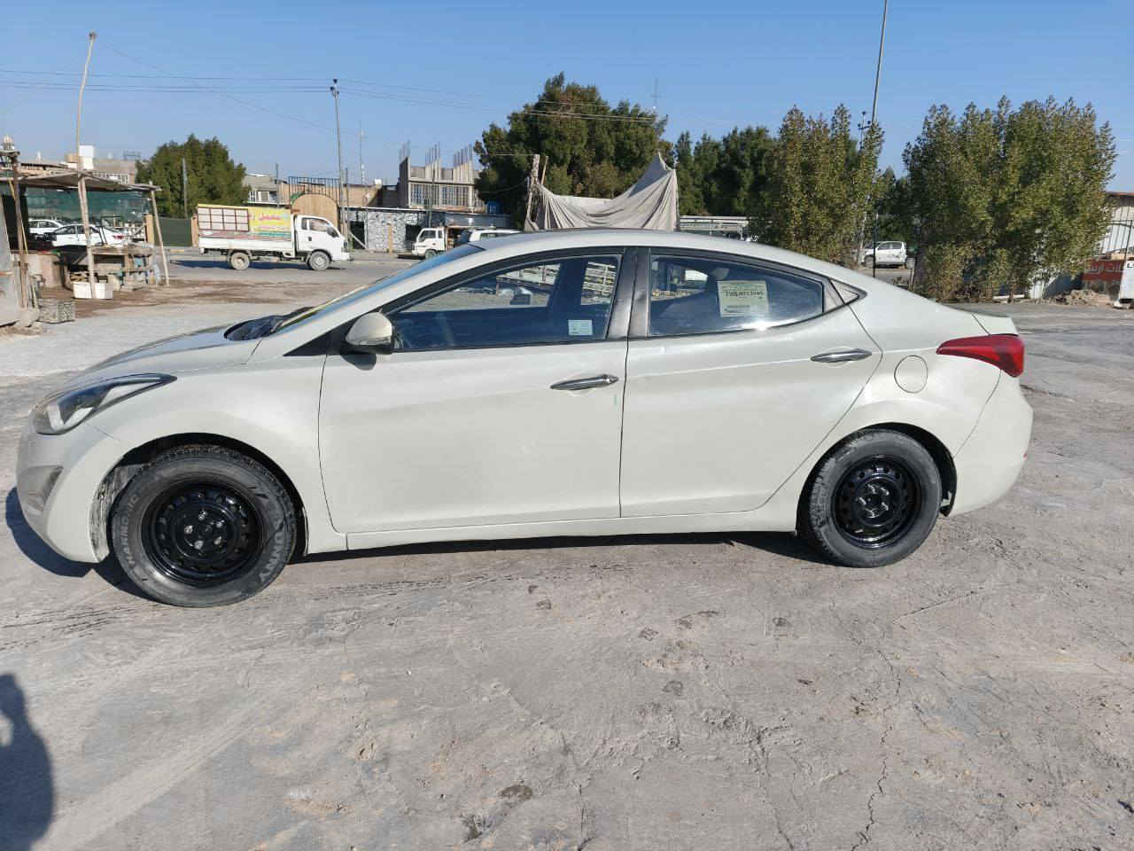 وارد سعودي داخلها اسود نضيف شركه
مديل ١٥ 
مكينه ١٨٠٠ مكفوله من تنقيص
رقم نكليزي نجف 
بيها صبغ حزام عدى القماره جماليه ضررها جاملغ الخلفي وباب سايق فقط
٩٥ وبيها مجال للشرايه 
قطعتين تبريد اربع وياله دسك مثبت سرعه اشاير مري كاعيه جلد 
***********
