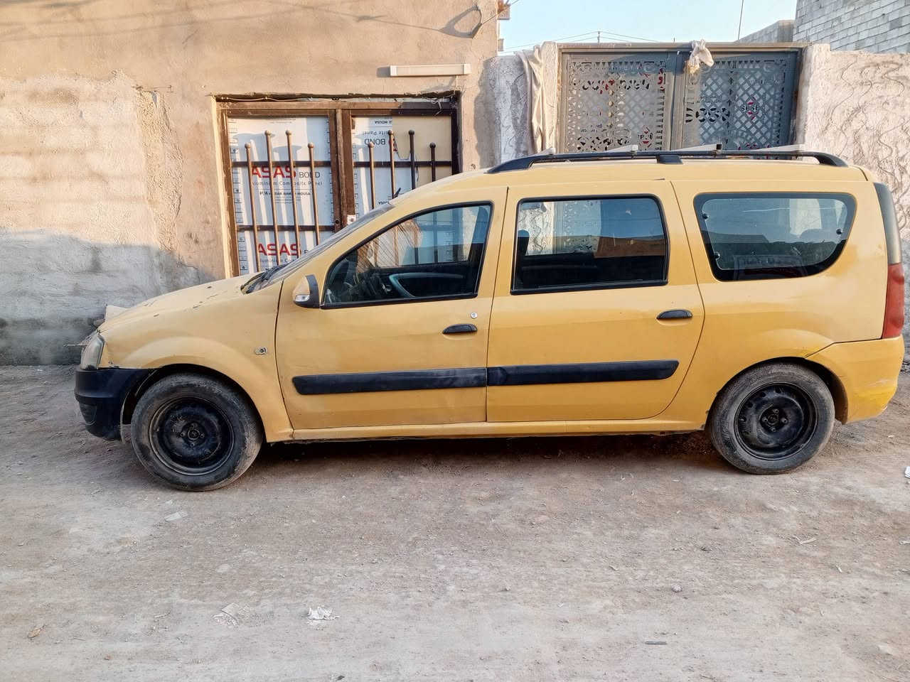 السلام عليكم رينو 7 موديل 2010 رقم بصره راعيه بالبصره ماوصله سنويه 21 كير اوتوماتيك جديد مكينه محور كورلا مكينه بيه بخار قوي ماتكفل مكينه   كهرباأيات كله شغاله غرفته حلوه حداديه حلوه شواصي حلوه السعر 21 وبيه مجال مكان نجف رقم ***********
